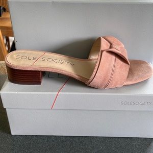 Women’s summer sandals, coral dust, size 11M